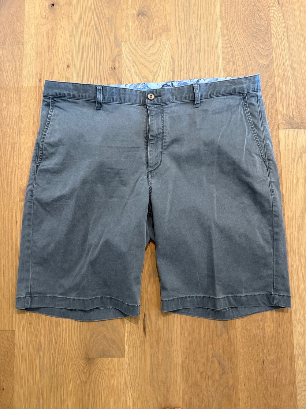 Tommy Bahama Classic Men's Gray Casual Shorts 42